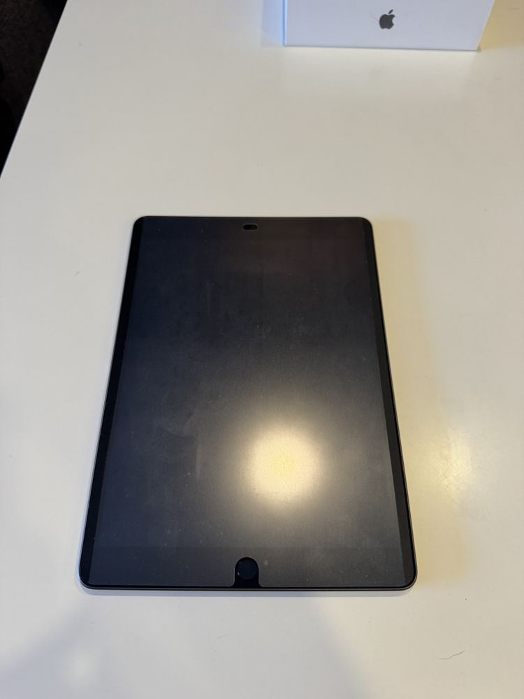 iPad 9ª geração 64 GB + acessórios