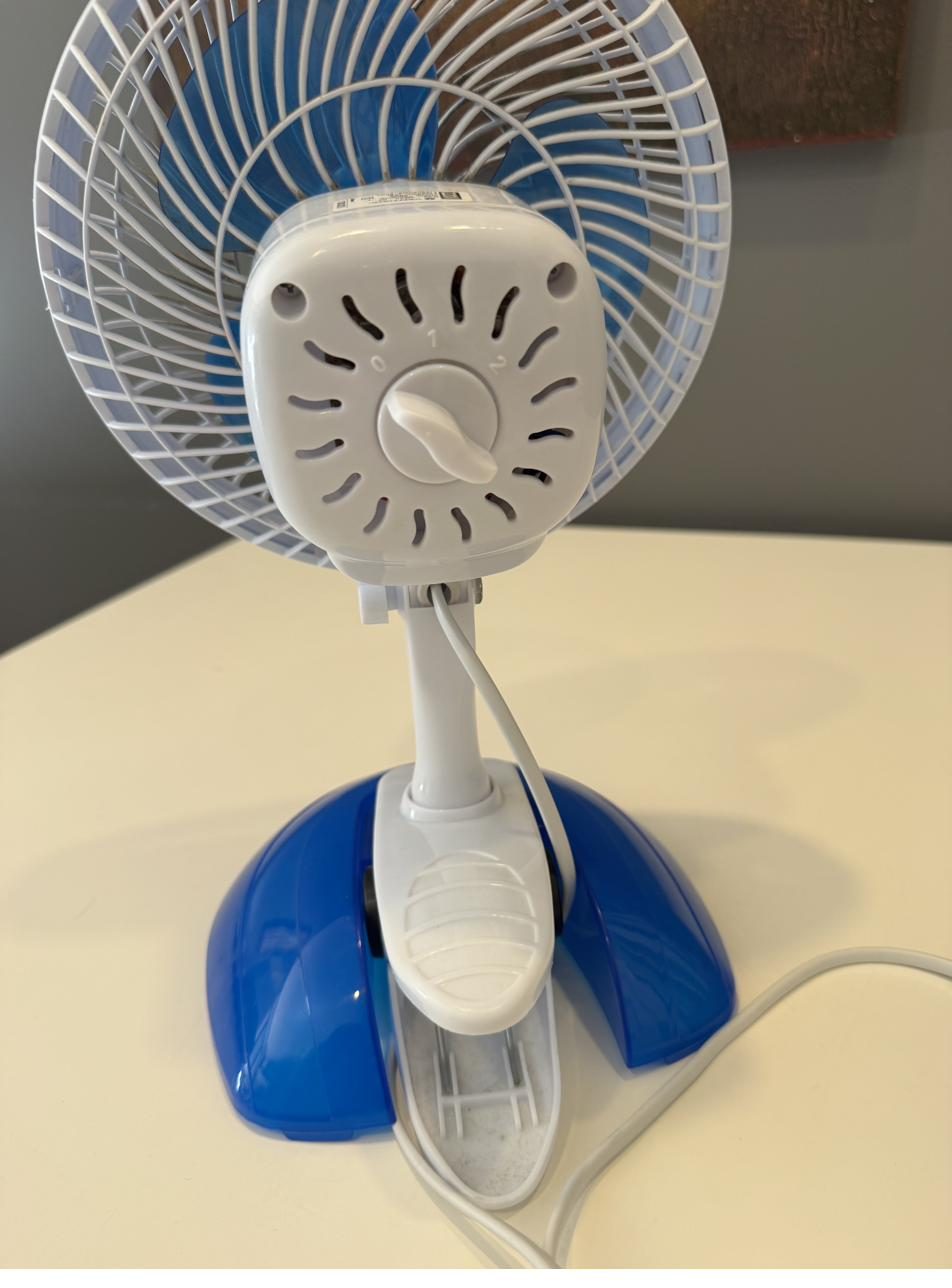 Ventilador de mesa com clipe, 220V