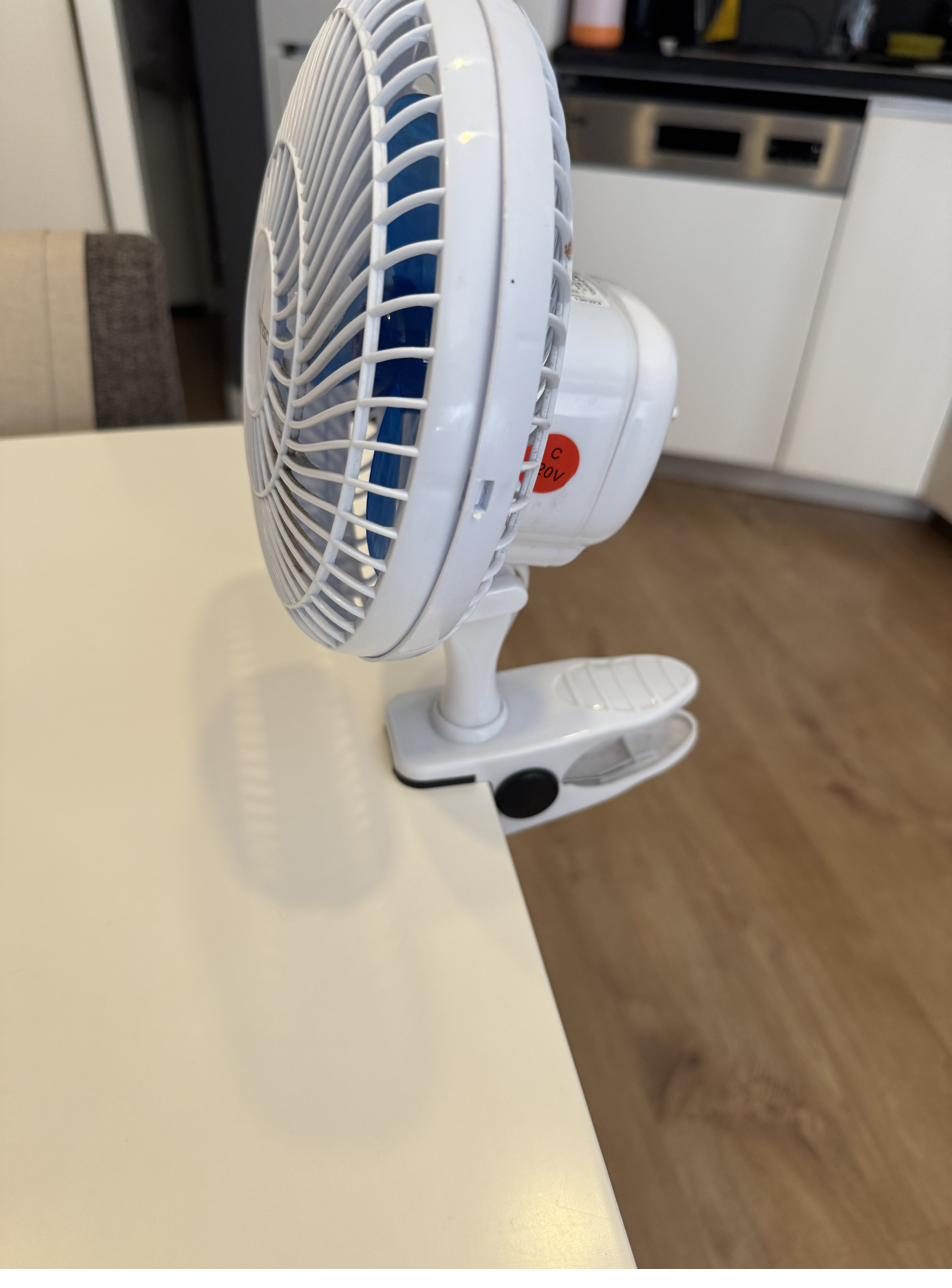 Ventilador de mesa com clipe, 220V