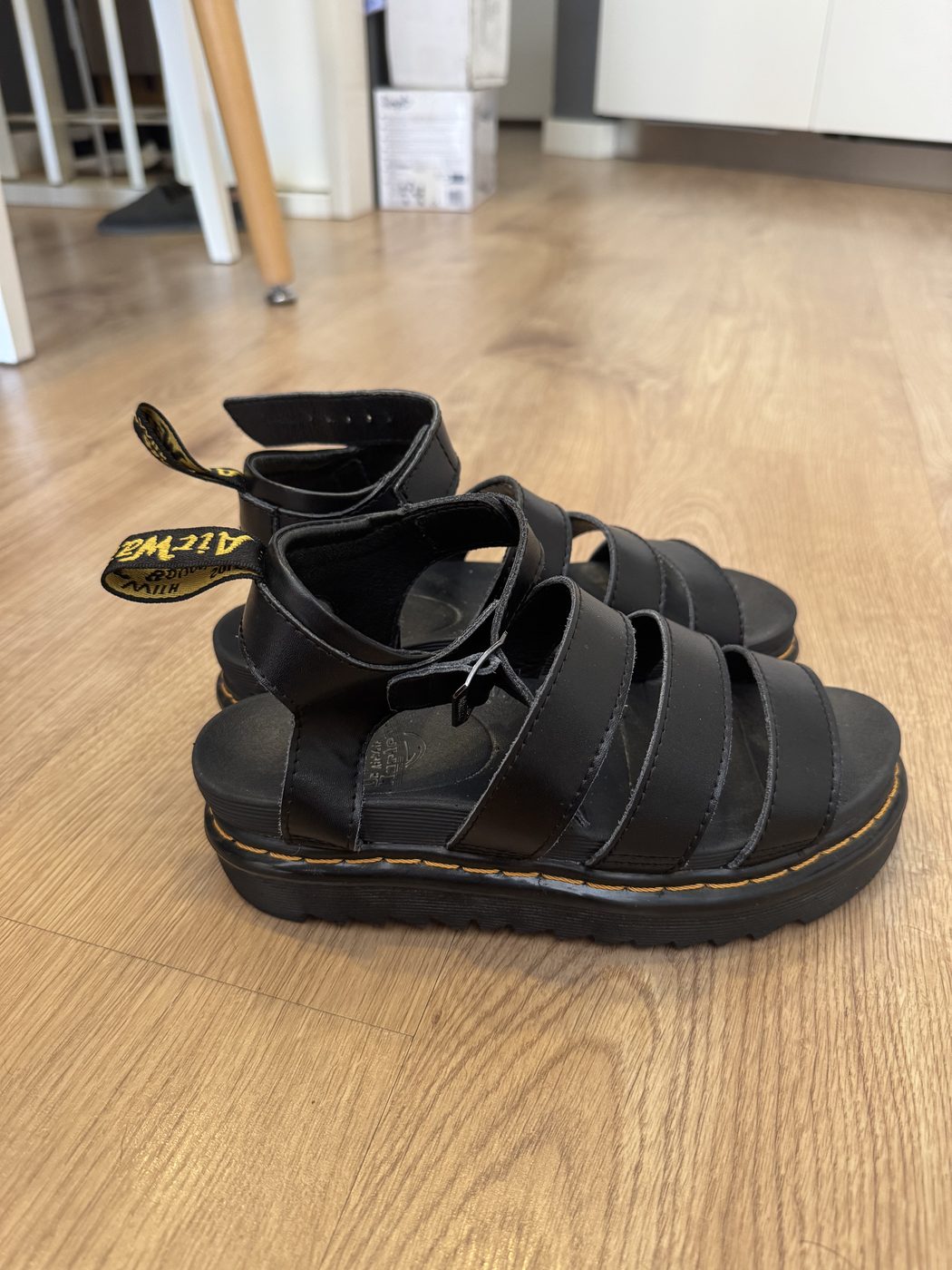 Dr. Martens Blaire sandália gladiadora preta, tamanho 39